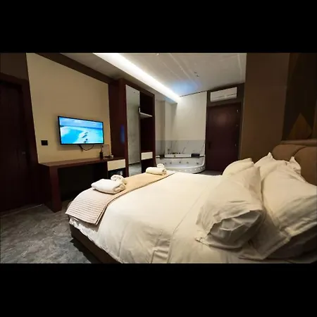 Aparthotel Sky By Selectstay Tirana